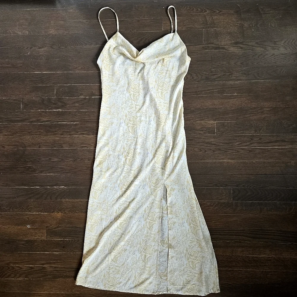 NWOT Paper heart yellow floral roses cottage satin cowel neck slip dress sz M - Picture 2 of 10